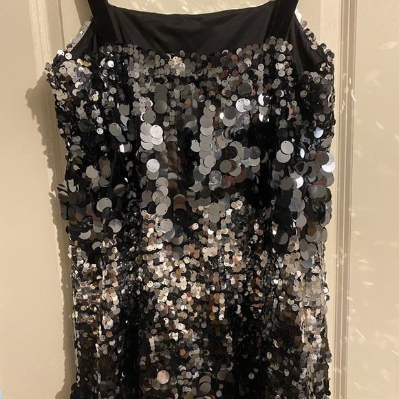 Dress - Picture 3 of 3